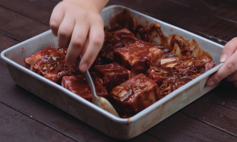 osoba marinira komade mesa